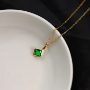 925-Sterling-Silver-European-Simple-Green-Crystal-Pendant-Clavicle-Chain-Necklace-For-Women-Light-Luxury-Wedding-2.webp