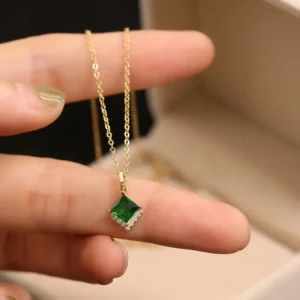 925-Sterling-Silver-European-Simple-Green-Crystal-Pendant-Clavicle-Chain-Necklace-For-Women-Light-Luxury-Wedding-3.webp
