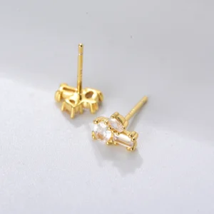 Fulsun-New-Arrival-Delicate-Jewelry-Irregular-Shaped-Cubic-Zirconia-Double-Claws-Baguette-Stud-Earring-2.webp